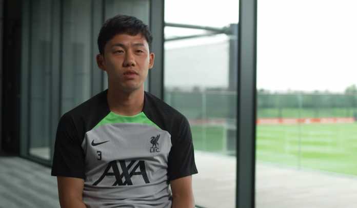 Resmi Gabung Liverpool, Kapten Jepang Mengaku Idolakan Gerrard, Tak Sabar Dilatih Klopp
