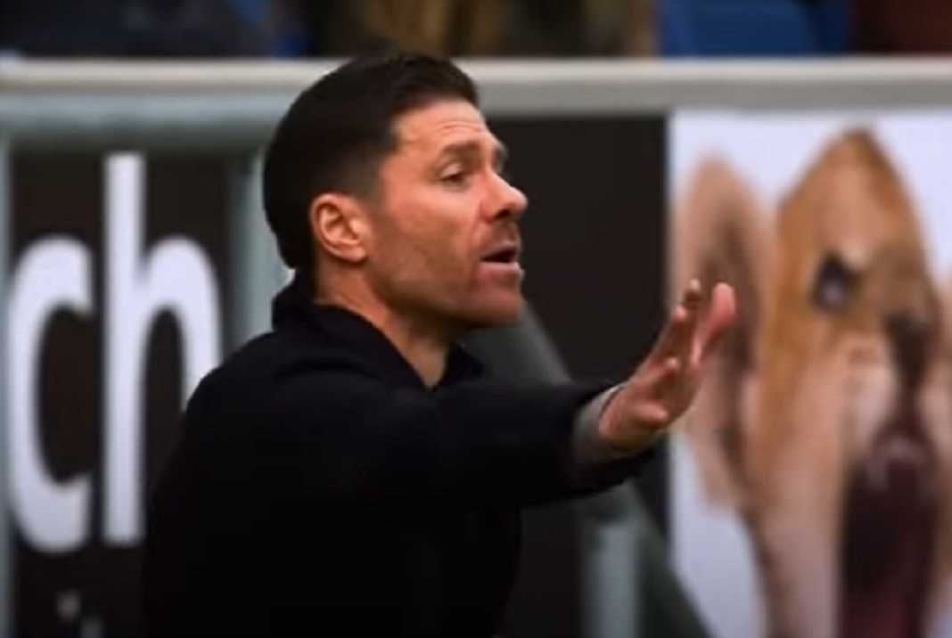 Xabi Alonso saat memandu Bayer Leverkusen di sebuah laga Xabi Alonso saat memandu Bayer Leverkusen di sebuah laga