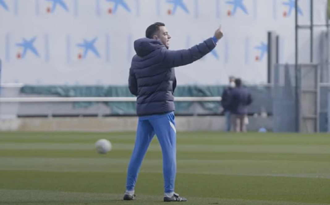 Xavi Hernandez dalam sebuah sesi latihan Barcelona Xavi Hernandez dalam sebuah sesi latihan Barcelona