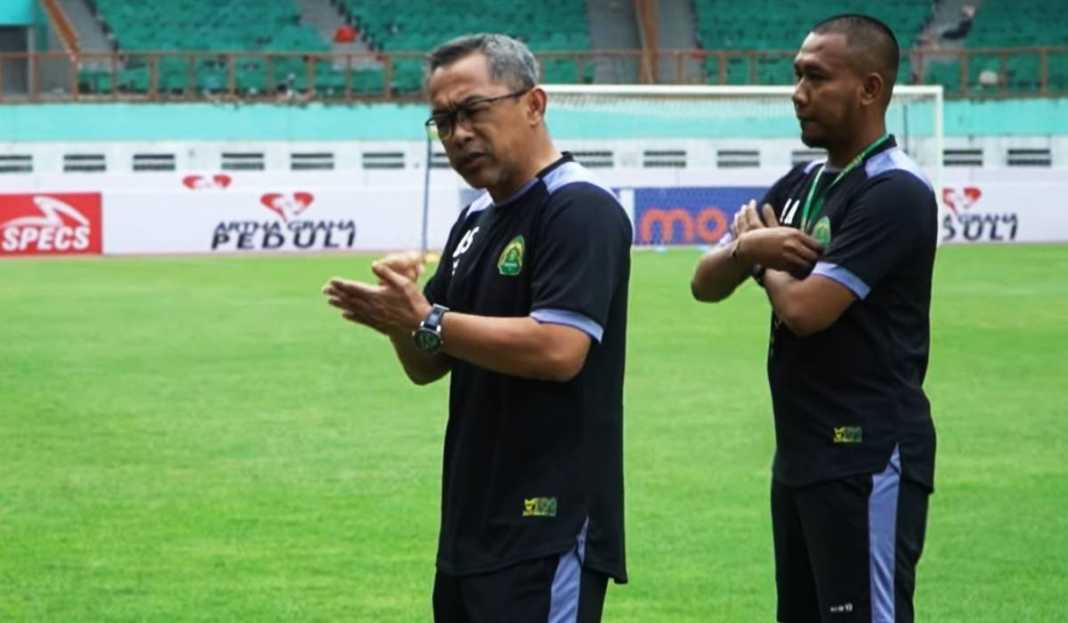 Aji Santoso Memimpin Latihan Persikabo 1973 Persikabo 1973 Masih Loyo, Aji Santoso Kirim Sinyal Rombak Tim