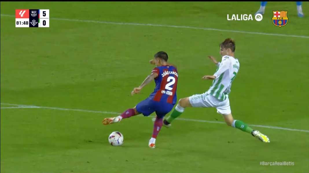 Aksi Joao Cancelo kecoh pemain Real Betis Dalam 5 Detik 4 Kali Barcelona Kolongi Pemain Beticos, Tadi Malam