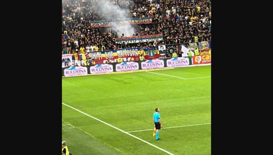 Banner Kosovo itu Serbia yang bikin pertandingan Rumania vs Kosovo terhenti Gara-gara Spanduk Ini, Pemain Kosovo Ngambek, Laga Tandang di Rumania Stop