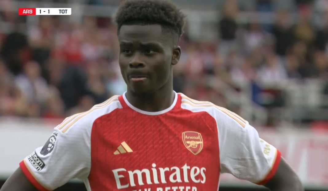 Bukayo Saka bersiap eksekusi penalti melawan Spurs Brentford Hadapi Ancaman Hattrick Kalah Jelang Hadapi The Gunners di Piala Liga