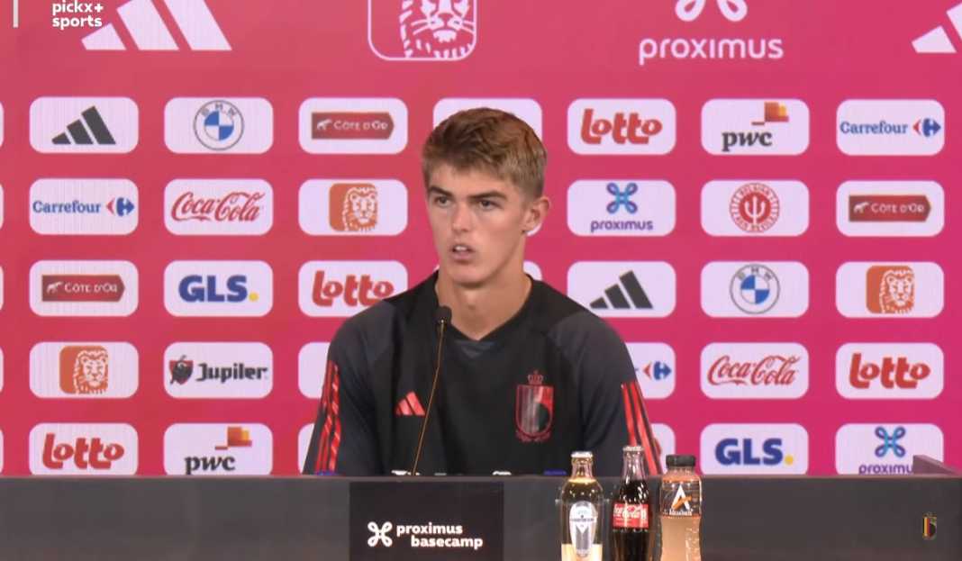 Charles De Ketelaere di konferensi pers timnas Belgia Charles De Ketelaere Bicarakan Kegagalannya di AC Milan Usai Dibuang ke Atalanta