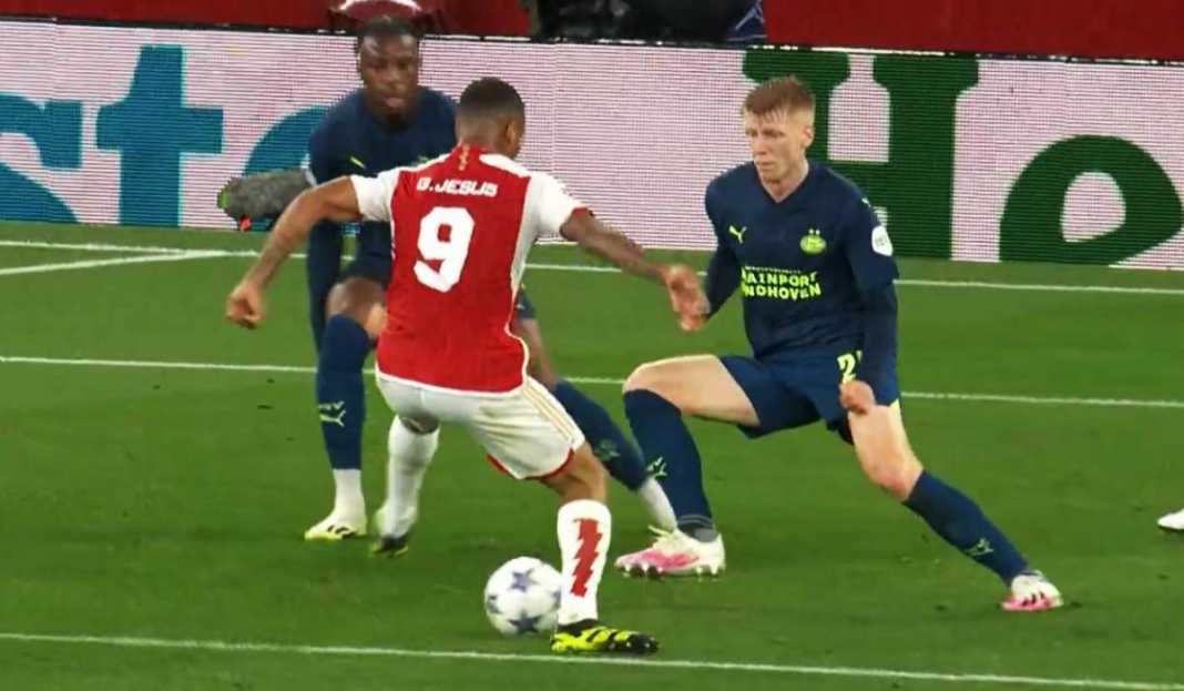 Duel Pemain Arsenal vs PSV Eindhoven Dihajar Arsenal, PSV Eindhoven Akui Kalah Kelas