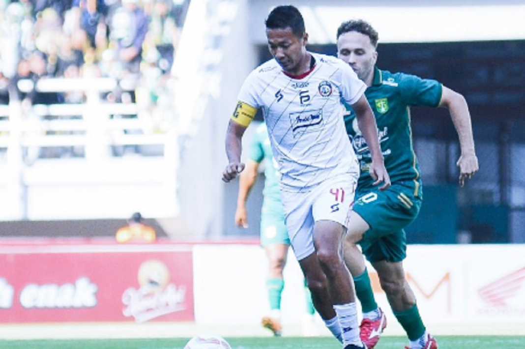 Duel Persebaya vs Arema FC yang dimenangkan tuan rumah