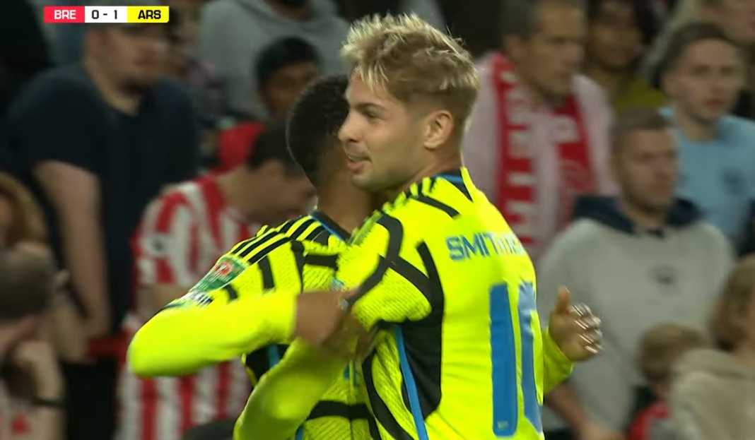 Emile Smith Rowe rayakan gol Reiss Nelson Arsenal Pincang Tanpa Banyak Pilar Saat Tandang ke Vitality Stadium, Masih Bisa Menang?