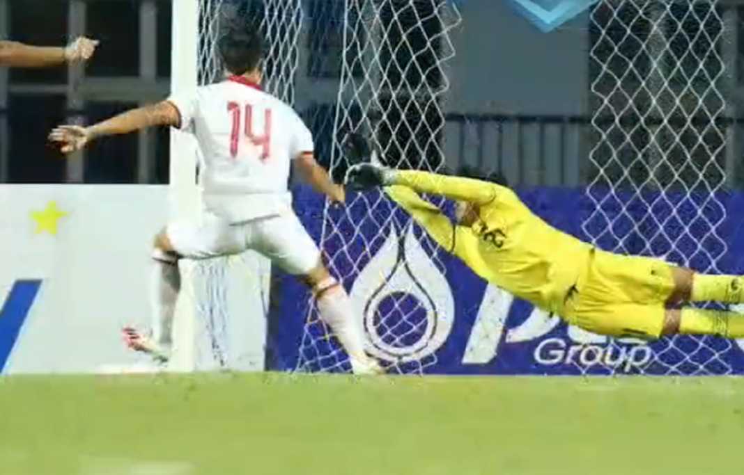 Ernando Ari Berkali-kali Lakukan Penyelamatan Gemilang di Laga vs Uzbekistan Walau Akhirnya Kebobolan Juga Ernando Ari Berkali-kali Lakukan Penyelamatan Gemilang di Laga vs Uzbekistan Walau Akhirnya Kebobolan Juga