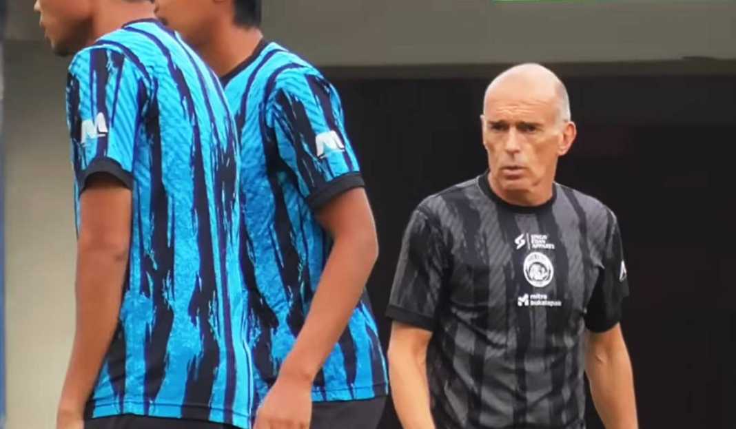 Fernando Valente Pimpin Latihan Arema FC Kunci Fernando Valente Berikan Tren Positif Beruntun di Arema FC