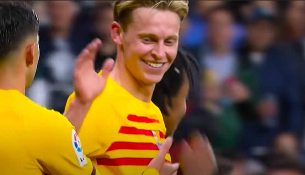 Frenkie de Jong usai terciptanya gol Barcelona