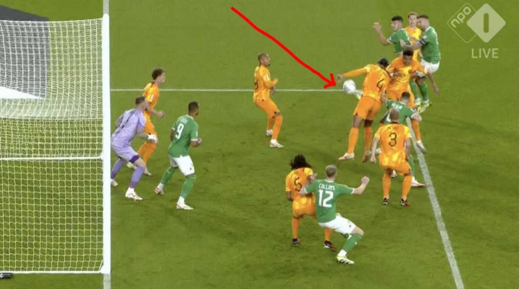 Handball oleh Virgil van Dijk Kapten Virgil van Dijk Jadi Penyebab Belanda Kebobolan Duluan