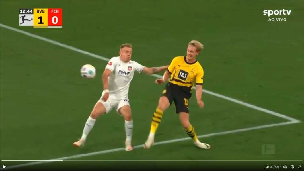 Handball pemain Heidenheim yang berujung penalti Emre Can Dortmund Puncaki Klasemen Usai Hajar Tim Promosi Heidenheim