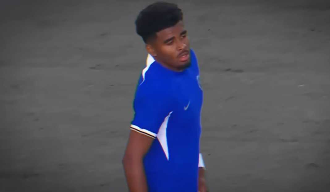 Ian Maatsen dalam sebuah pertandingan Chelsea Ian Maatsen Berbicara tentang Asa Menang Chelsea dan Membangun Momentum Positif
