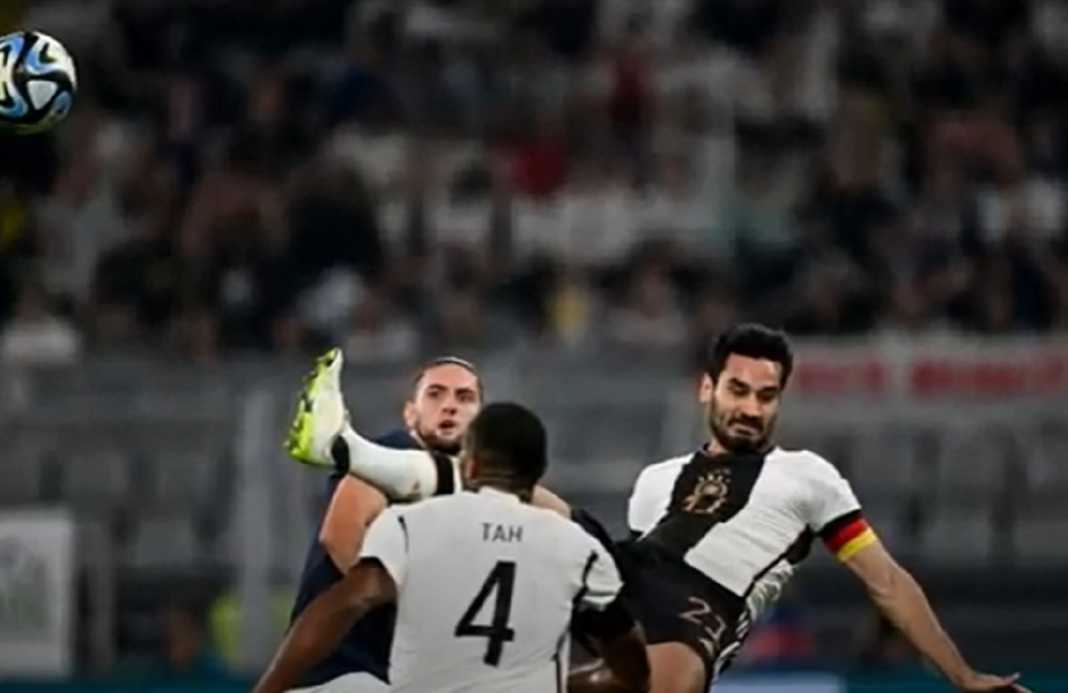 Ilkay Gundogan Sesaat Sebelum Terjatuh di Laga Jerman vs Perancis Ilkay Gundogan Sesaat Sebelum Terjatuh di Laga Jerman vs Perancis