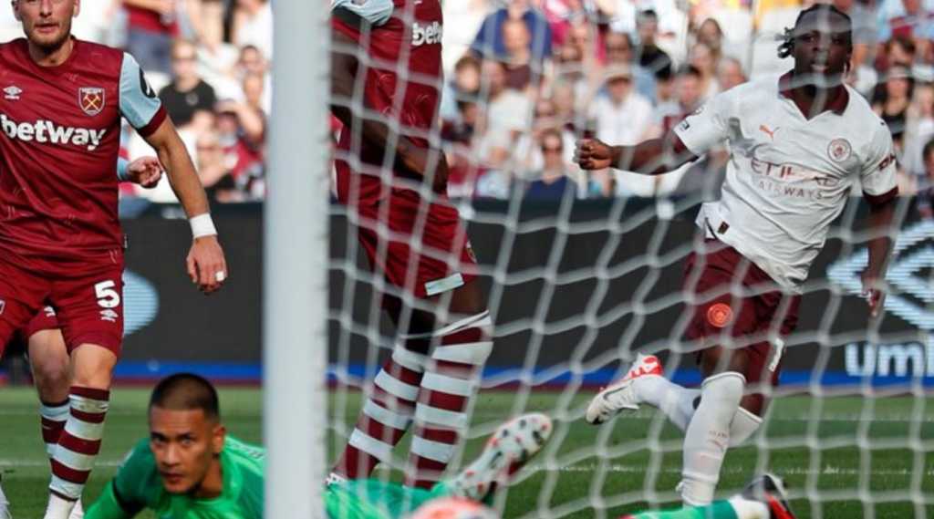 Jeremy Doku cetak gol debut di laga West Ham United vs Manchester City