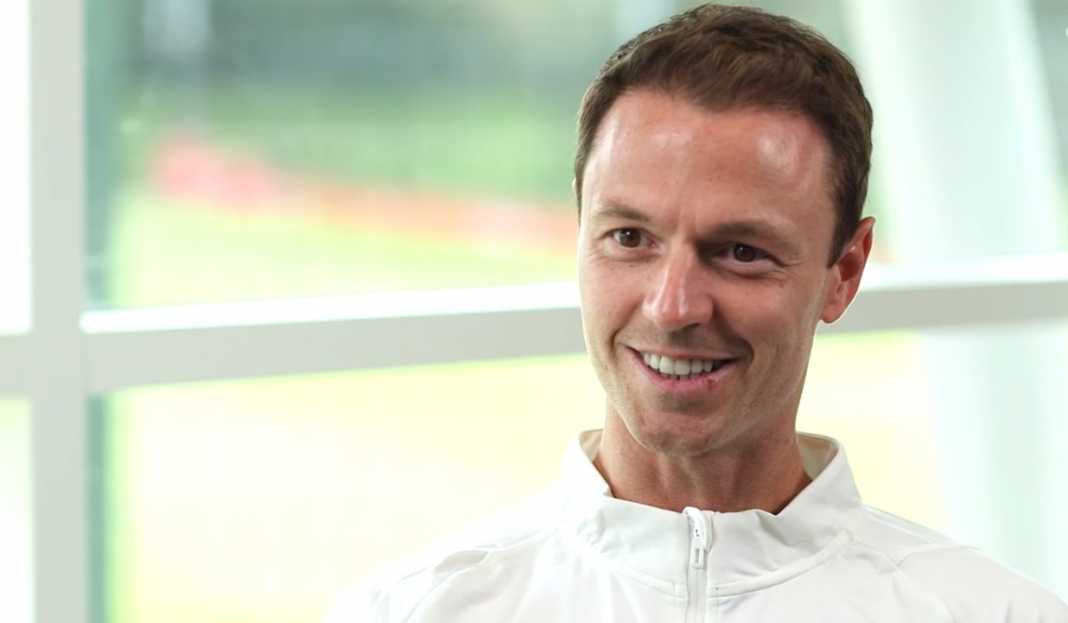 Jonny Evans dalam wawancara dengan MUTV Jonny Evans Bangga Bisa Kembali Perkuat Manchester United, Keluarga Sangat Bangga