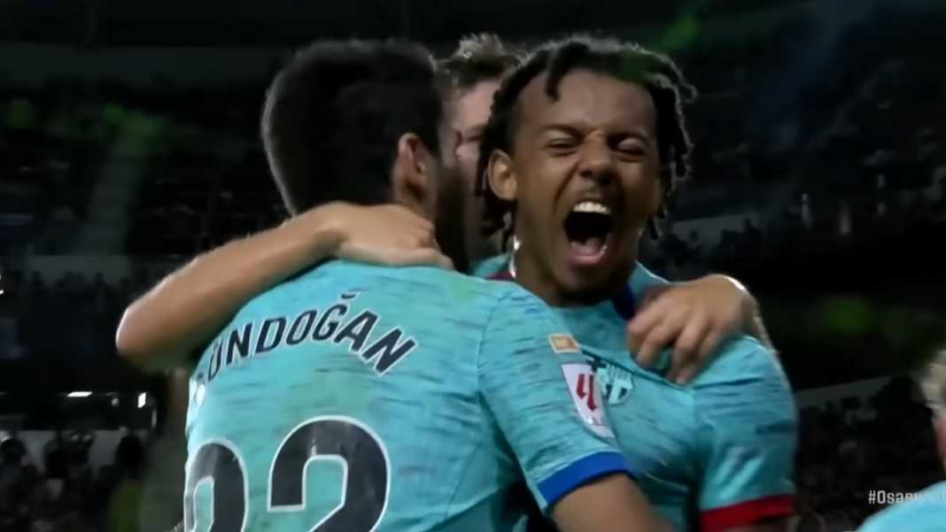Jules Kounde merayakan golnya kontra Osasuna Buang 13 Pemain Terkenal Klub, Keuangan Barcelona Tidak Jantungan Lagi