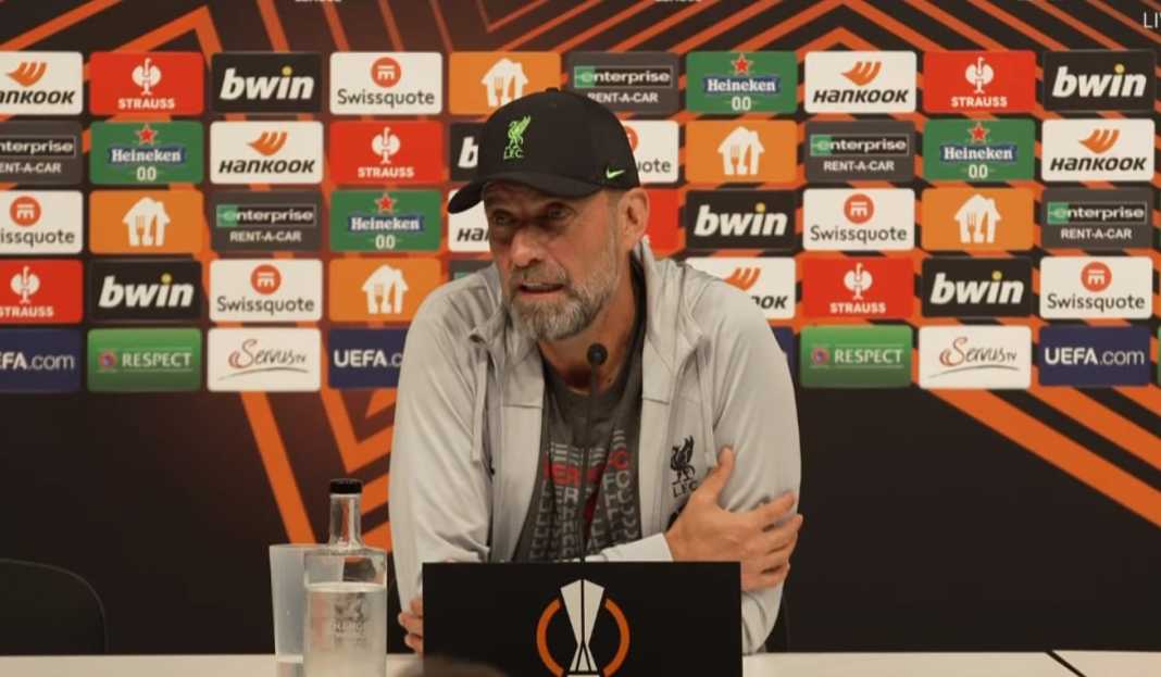 Jurgen klopp di konferensi pers Liga Europa Liga Europa : Jurgen Klopp Akui Liverpool Favorit, Tapi Tetap Wajib Serius Hadapi LASK