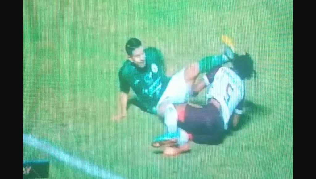 Sayang Sekali Pencetak Gol PSS Sleman Esteban Vizcarra Terkena Kartu Kuning