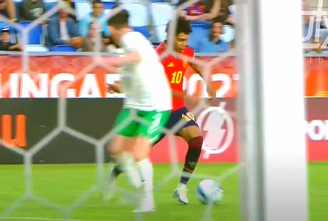Lamine Yamal dalam sebuah aksinya bersama Timnas Spanyol Lamine Yamal dalam sebuah aksinya bersama Timnas Spanyol