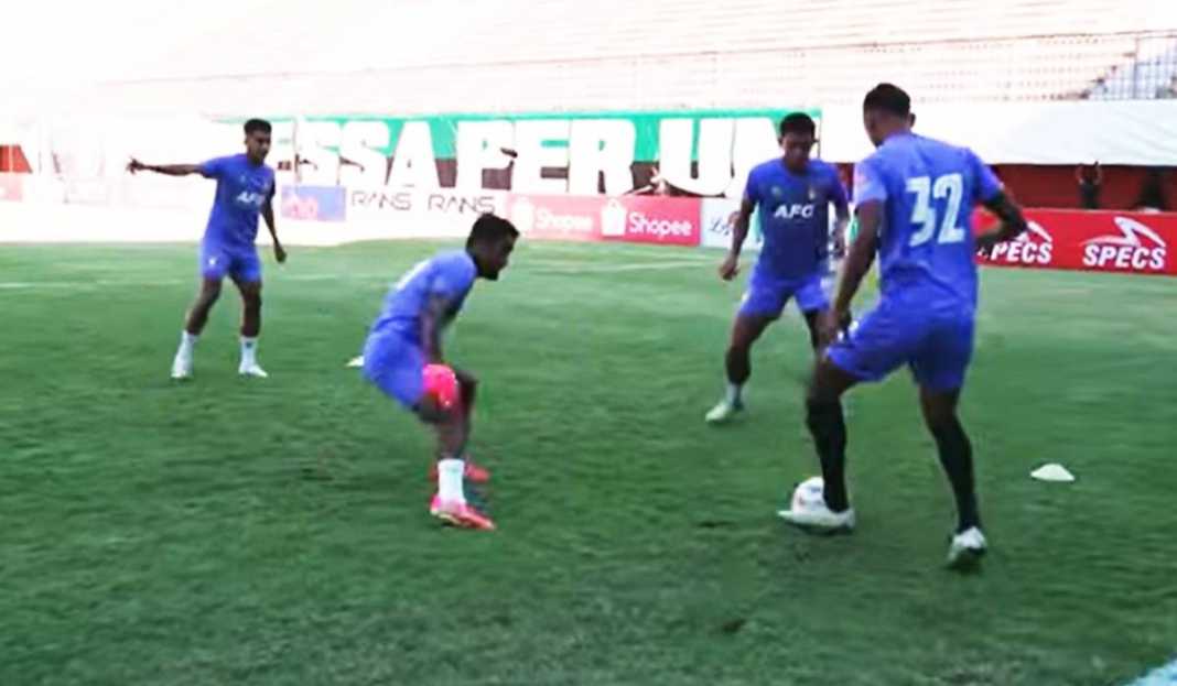 Latihan Pemain Persik Kediri Jelang Hadapi RANS Waduh, Pertahanan Persik Kediri Berikan Kabar Baik untuk Persija Jakarta