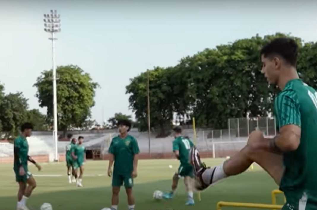 Latihan Persebaya Jelang Menjamu Arema FC Latihan Persebaya Jelang Menjamu Arema FC