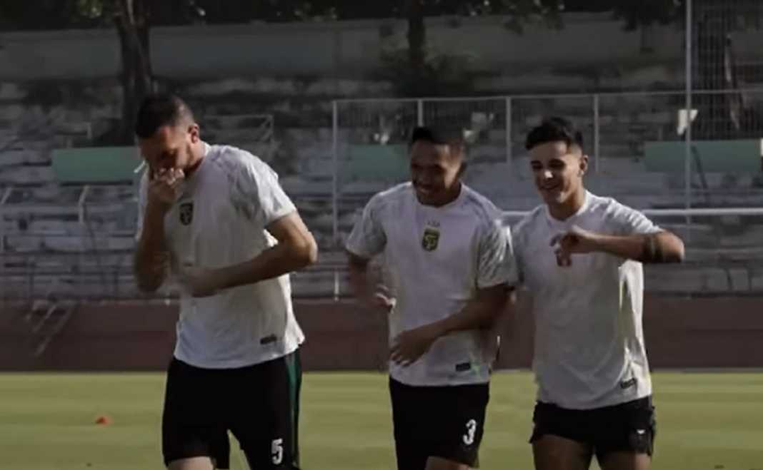 Latihan Persebaya Surabaya Latihan Persebaya Surabaya