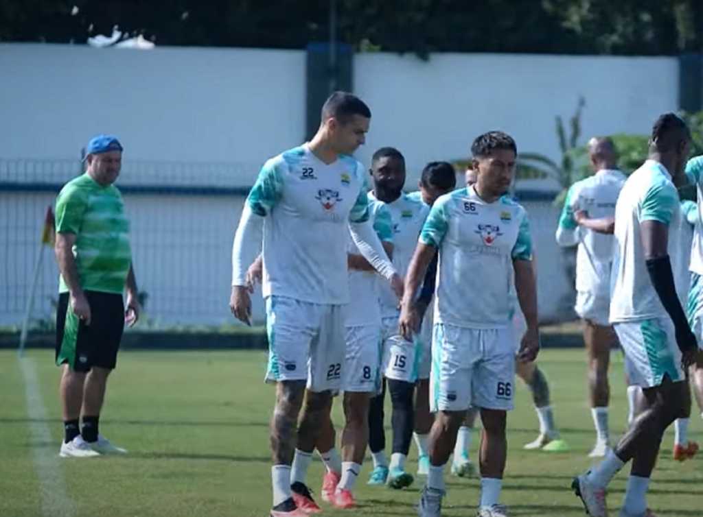 Latihan Persib Bandung Jelang Menjamu Persita