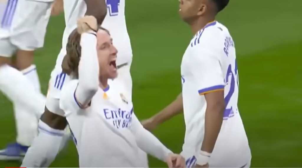 Luka Modric sesaat setelah mencetak gol utk Real Madrid