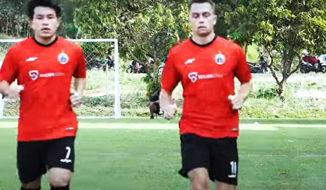 Maciej Gajos dengan Ryo Matsumura Sedang Berlatih Ambisi Maciej Gajos Jelang Persija Jakarta Tandang ke Markas Persik Kediri