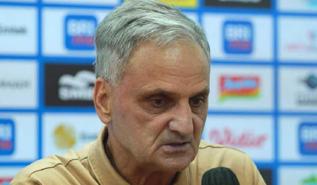 Marian Mihail Sedang Konferensi Pers Harapan Pelatih Usai PSS Sleman Main Imbang Kontra Madura United