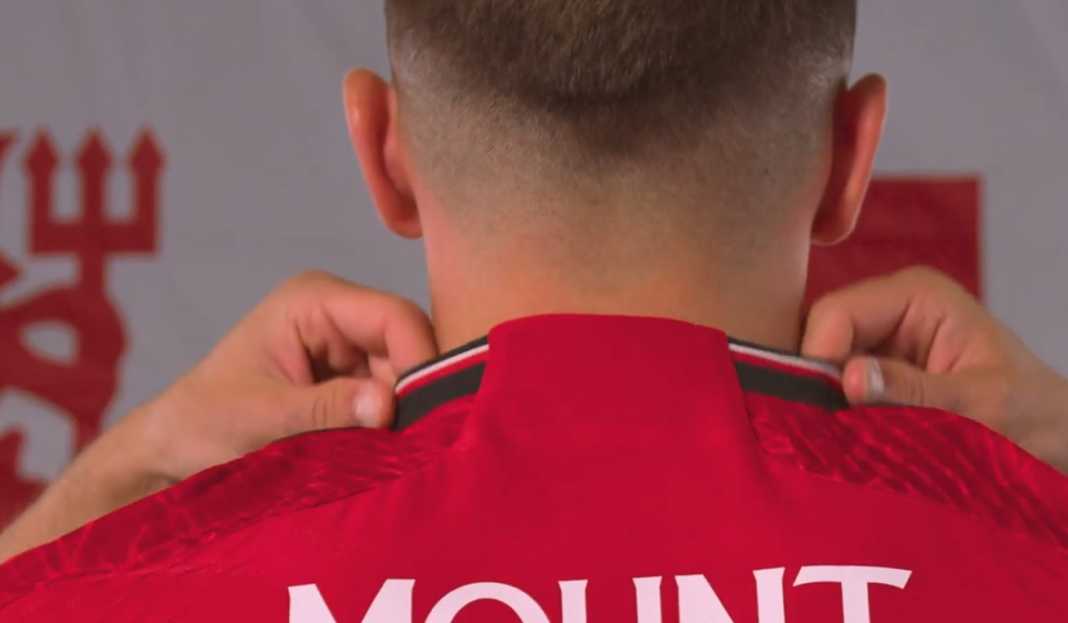 Mason Mount saat diumumkan sebagai pemain baru Manchester United Ada Cerita Belum Terungkap Dalam Kepindahan Mason Mount dari Chelsea ke Setan Merah