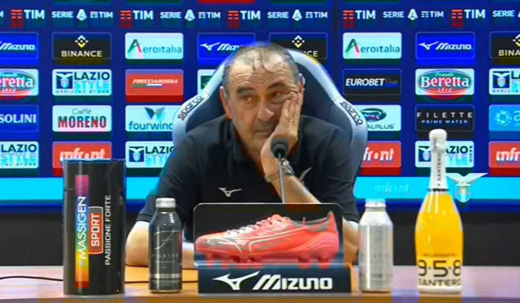Maurizio Sarri Sedang Konfernsi Pers Curhat Maurizio Sarri Usai Lazio Ditahan Imbang Monza