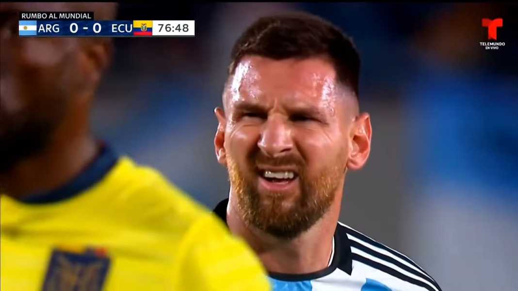 Messi memicingkan matanya sesaat sebelum mengambil tendangan bebas ke gawang Ekuador Musuh Argentina Pada 12 September 2023 Adalah Gawang Favorit Lionel Messi
