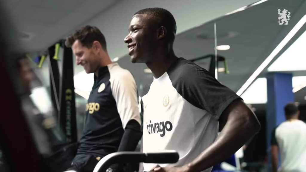 Moises Caicedo dan Romeo Lavia Mungkin Menyesal Pilih Chelsea, Tolak Liverpool