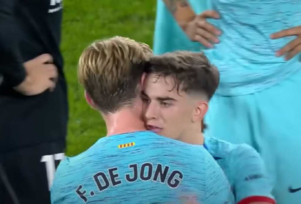 Pablo Gavi dan Frenkie de Jong di laga Osasuna vs Barcelona