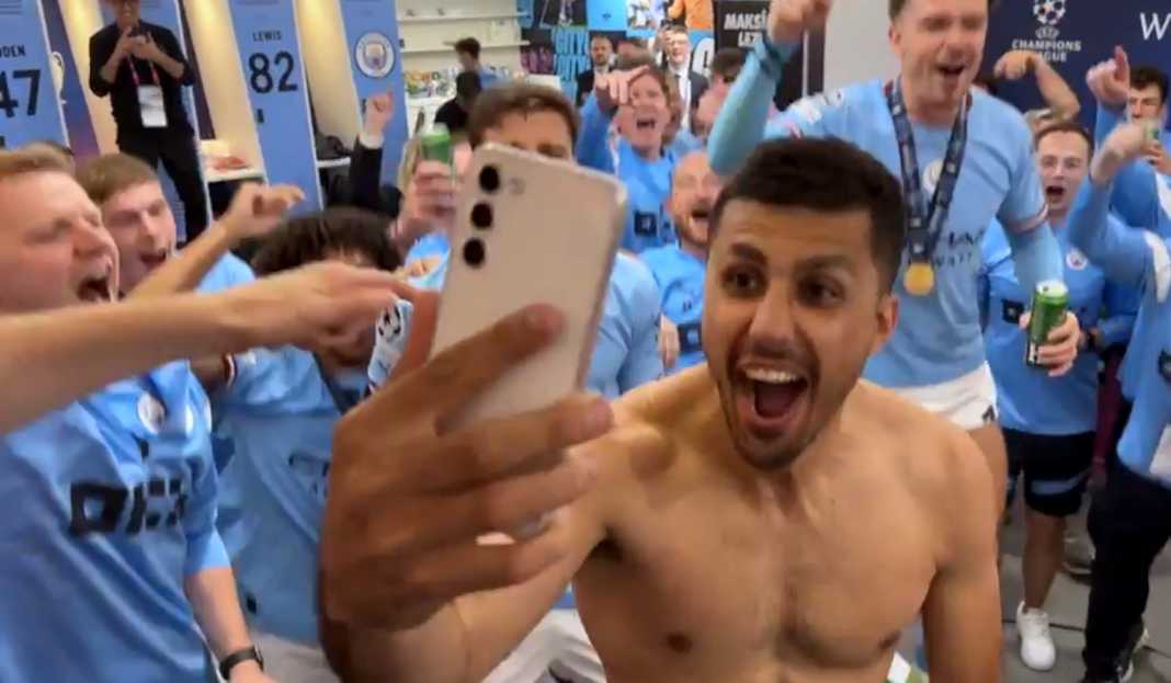 Para pemain Manchester City rayakan gelar treble winners Ferran Soriano Sebut Kesuksesan Manchester City Hasil Kerja Keras Selama Satu Dekade