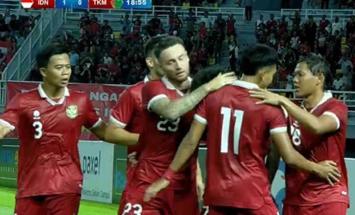 Para pemain Timnas Indonesia lakukan selebrasi usai gol Dendy di laga kontra Turkmenistan