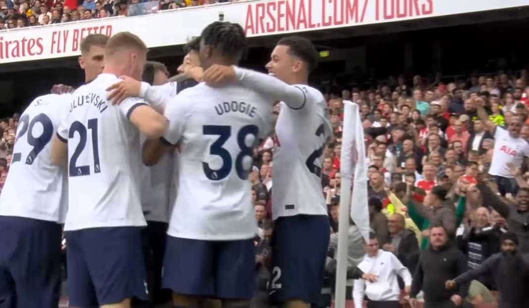 Para pemain Tottenham rayakan gol Son Heung-Min Tugas Berat Ange Potscoglou Hentikan Rekor 12 Laga Tak Pernah Menang Spurs Melawan The Reds
