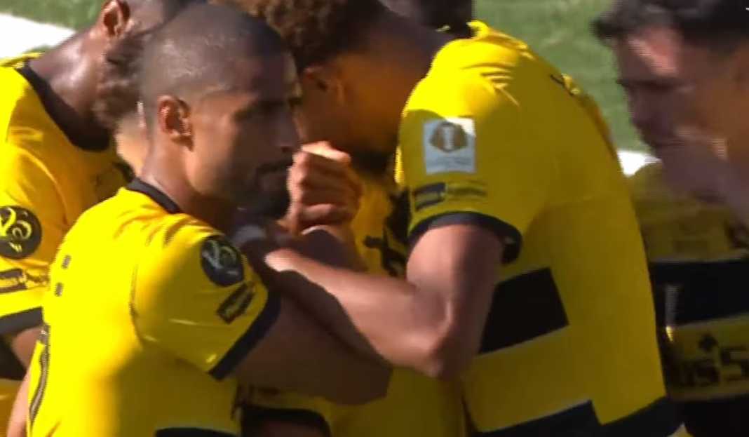 Para pemain Young Boys rayakan gol Prediksi Liga Champions : Young Boys vs RB Leipzig, Pertemuan Pertama Penuh Tantangan