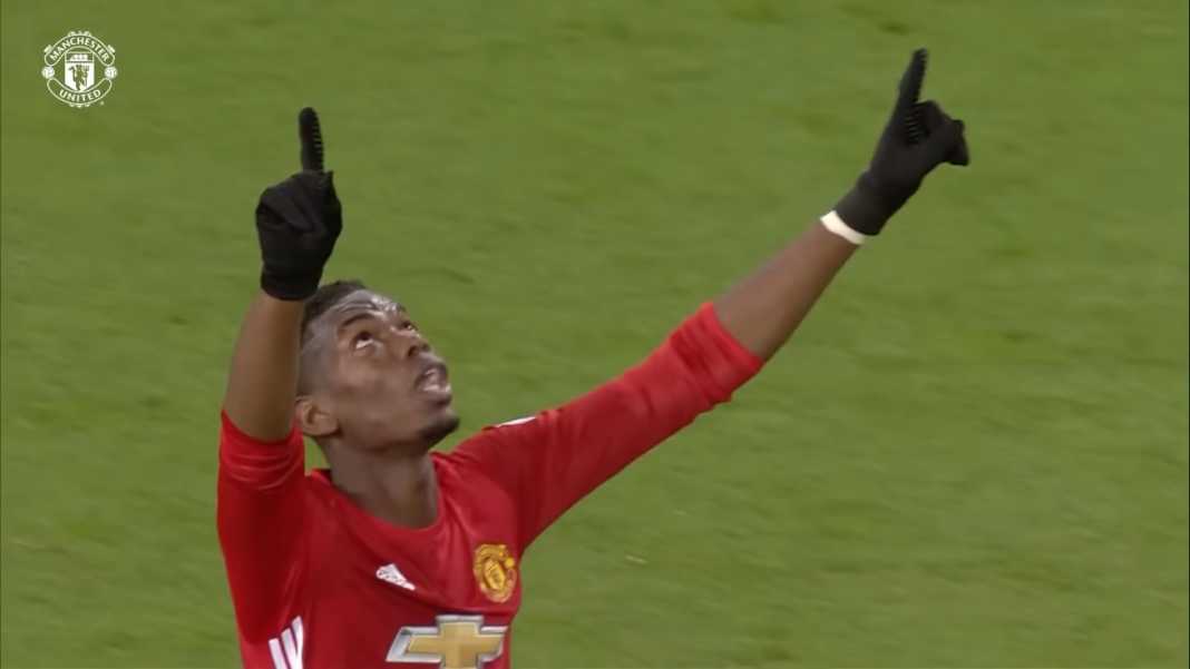 Paul Pogba mengenakan jersey Man Utd Kisah Sedih Paul Pogba, Berdoa Kembali Miskin! Terancam Skorsing 4 Tahun