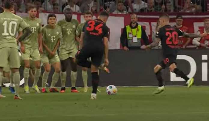 Thomas Muller Sentil Wasit di Laga Bayern Munchen Kontra Bayer Leverkusen