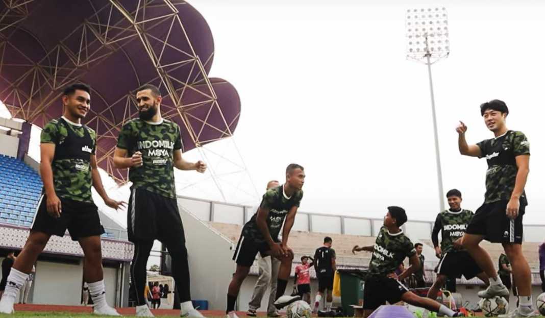 Pemain Persita Sedang Berlatih Persita Tangerang Pede Bisa Bangkit Usai FIFA Matchday