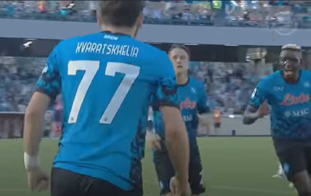Penyerang Napoli Kvaratskhelia usai mencetak gol untuk Napoli Penyerang Napoli Kvaratskhelia usai mencetak gol untuk Napoli