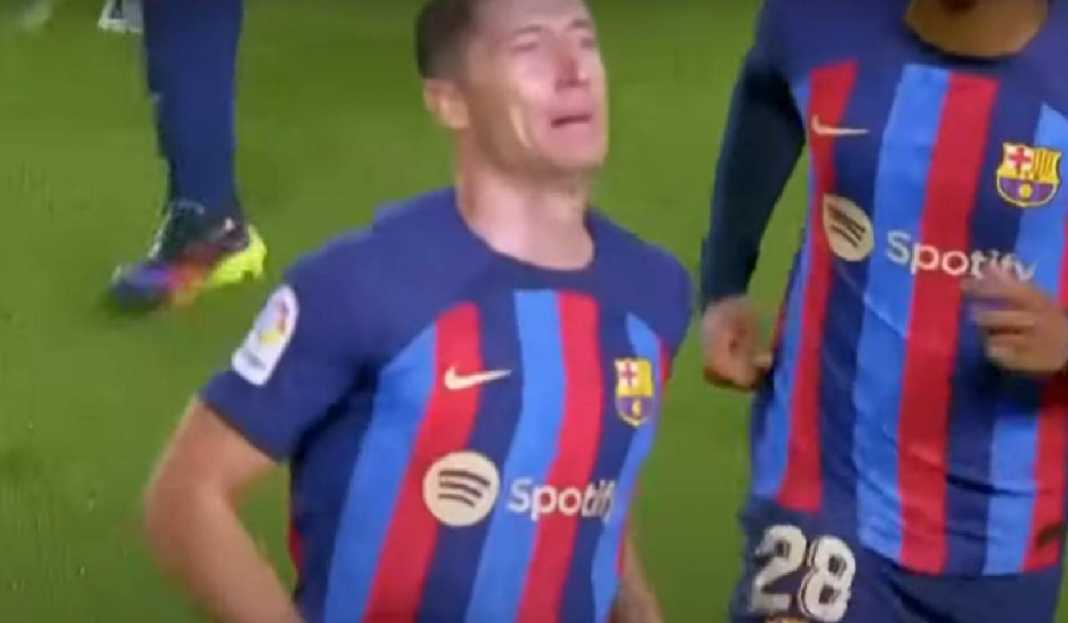 Selebrasi Gol RobertLewandowski Alasan Robert Lewandowski Bisa Tinggalkan Barcelona di Bursa Transfer Januari