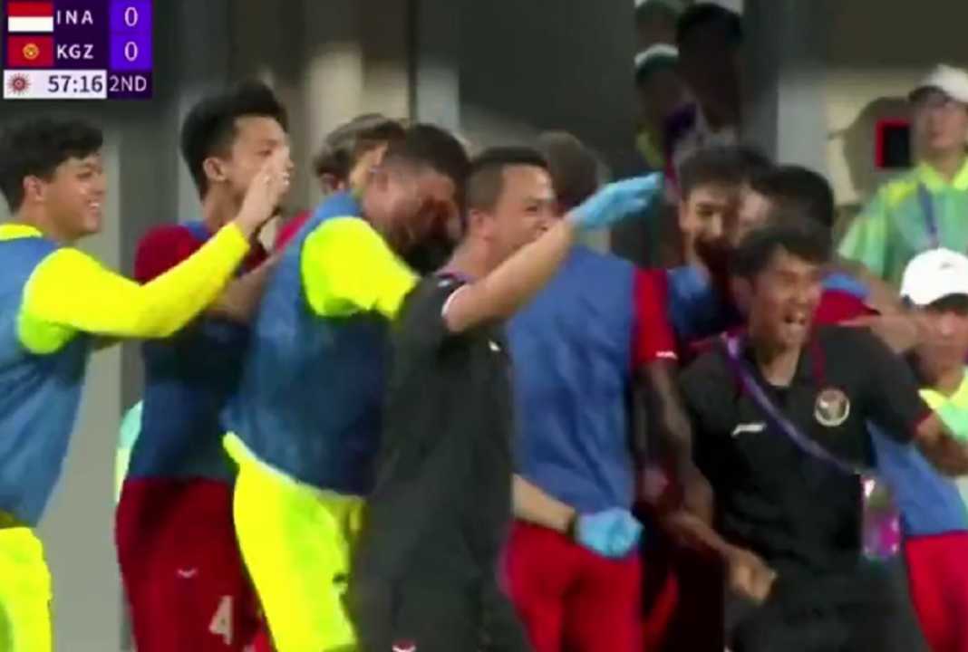 Selebrasi Timnas Indonesia U24 Sesaat Setelah Gol Ramai Rumakiek Selebrasi Timnas Indonesia U24 Sesaat Setelah Gol Ramai Rumakiek