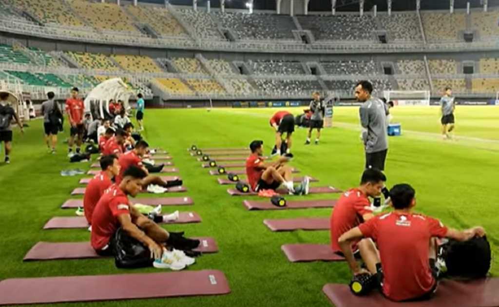 Suasana latihan Timnas Indonesia di GBK Kamis malam