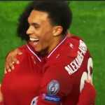 Trent Alexander-Arnold usai berkontribusi pada gol Mo Salah