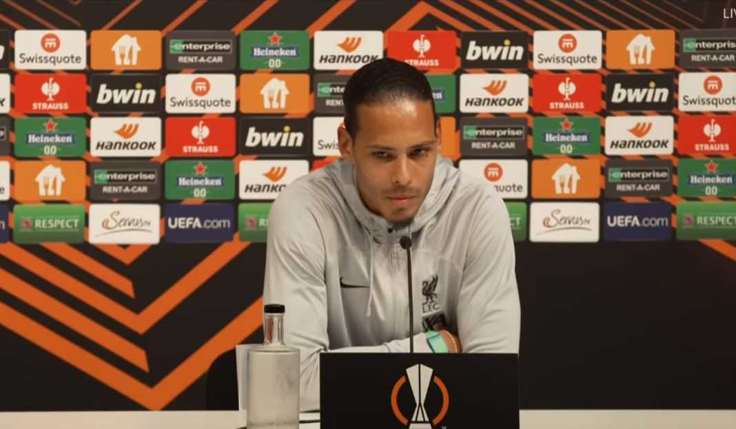 Virgil van Dijk di konferensi pers Liga Europa Virgil van Dijk Sebut Liverpool Siap Hadapi Liga Europa Setelah Awal Musim Mengesankan