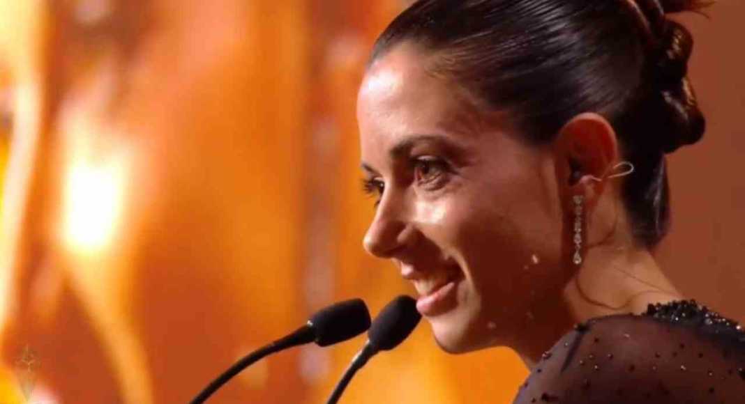 Aitana Bonmati pemain sepak bola cantik Barcelona Femeni perain trofi Ballon d'Or 2023